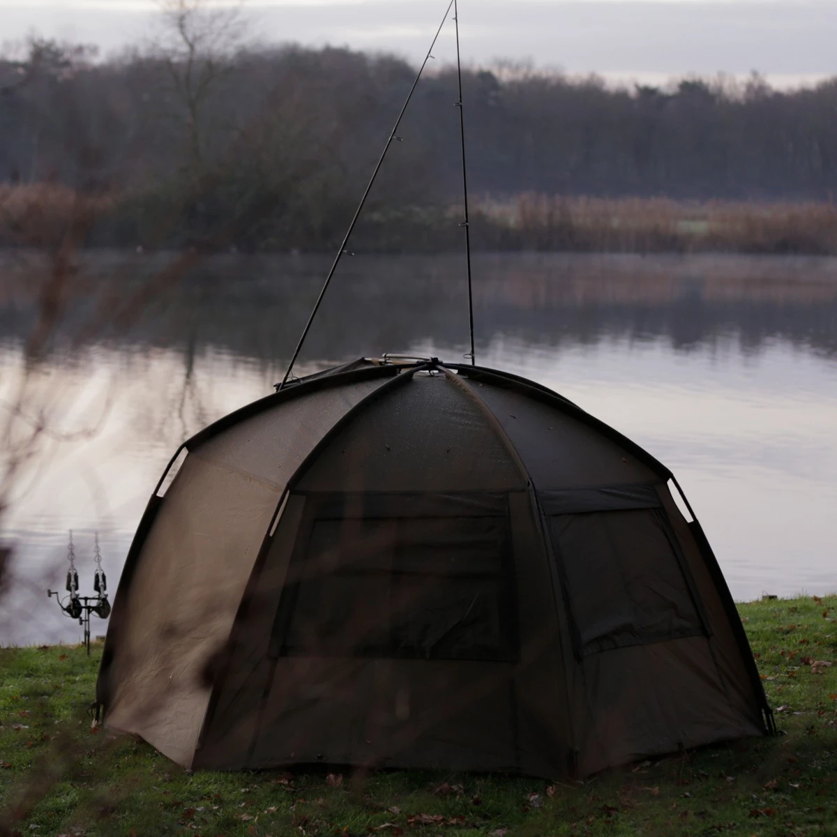Trakker Tempest Fishing Brolly 100T 5 Trakker Tempest Fishing Brolly 100T - Image 3